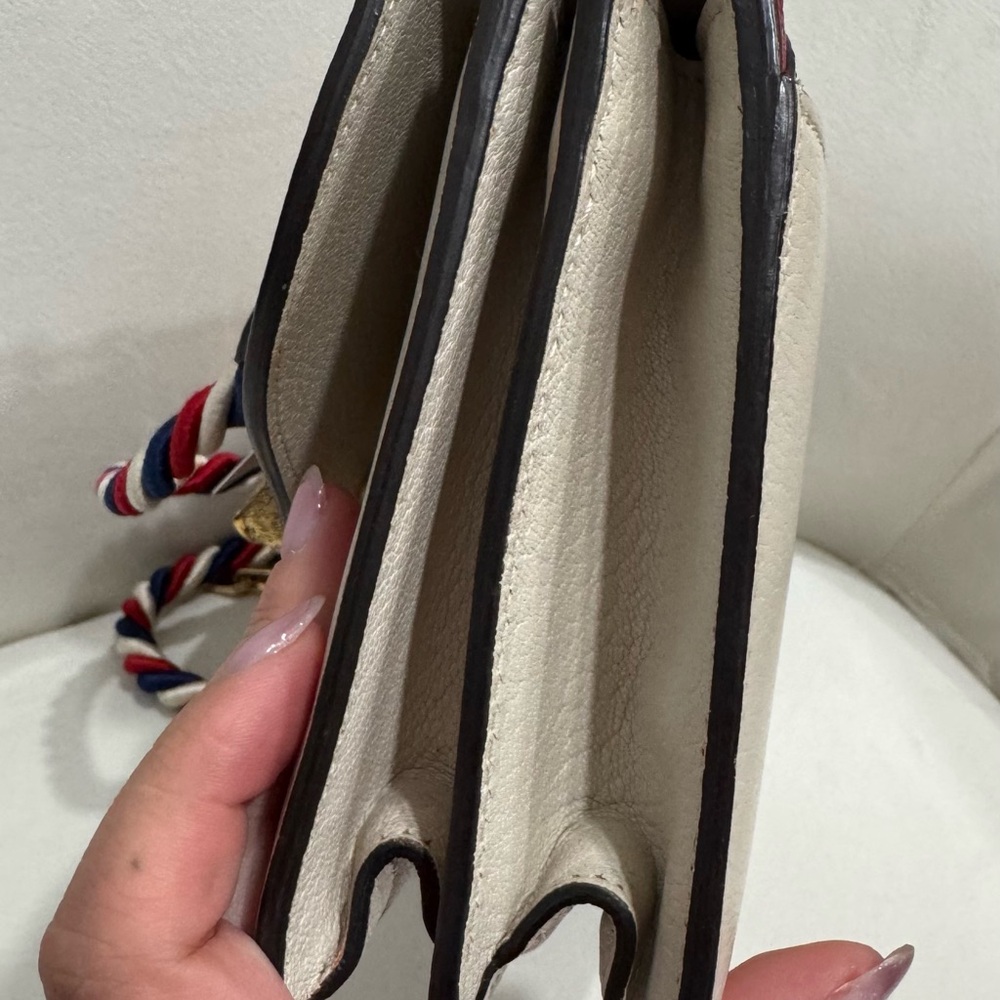 Gucci Chic Black Clutch with Gold Accents and Sleek Design - Picture 5 of 14